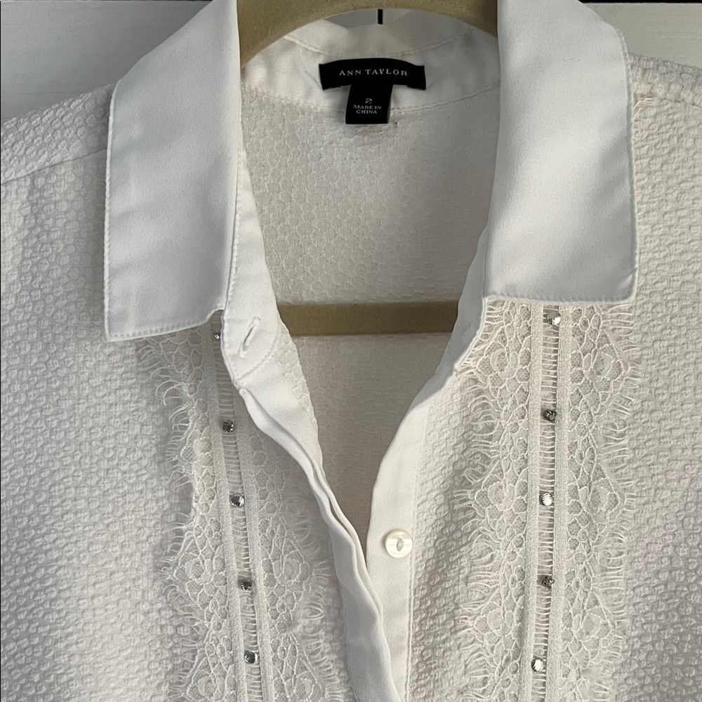 Ann Taylor Sleeveless White Textured Blouse - Picture 4 of 11